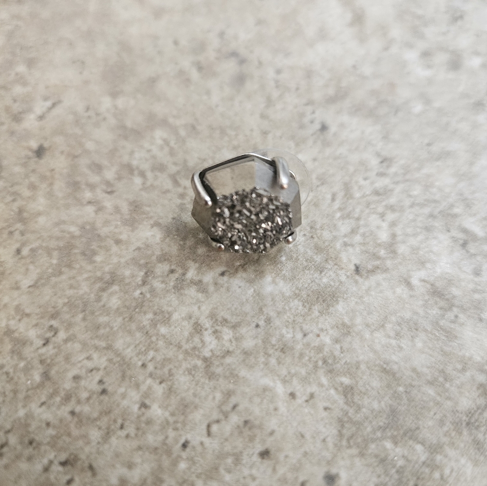 Kendra Scott - Picture 3 of 3